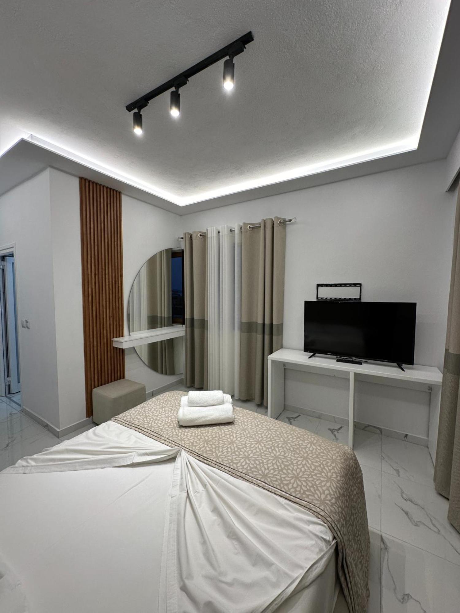 Hotel Elisabet Саранде Екстериор снимка