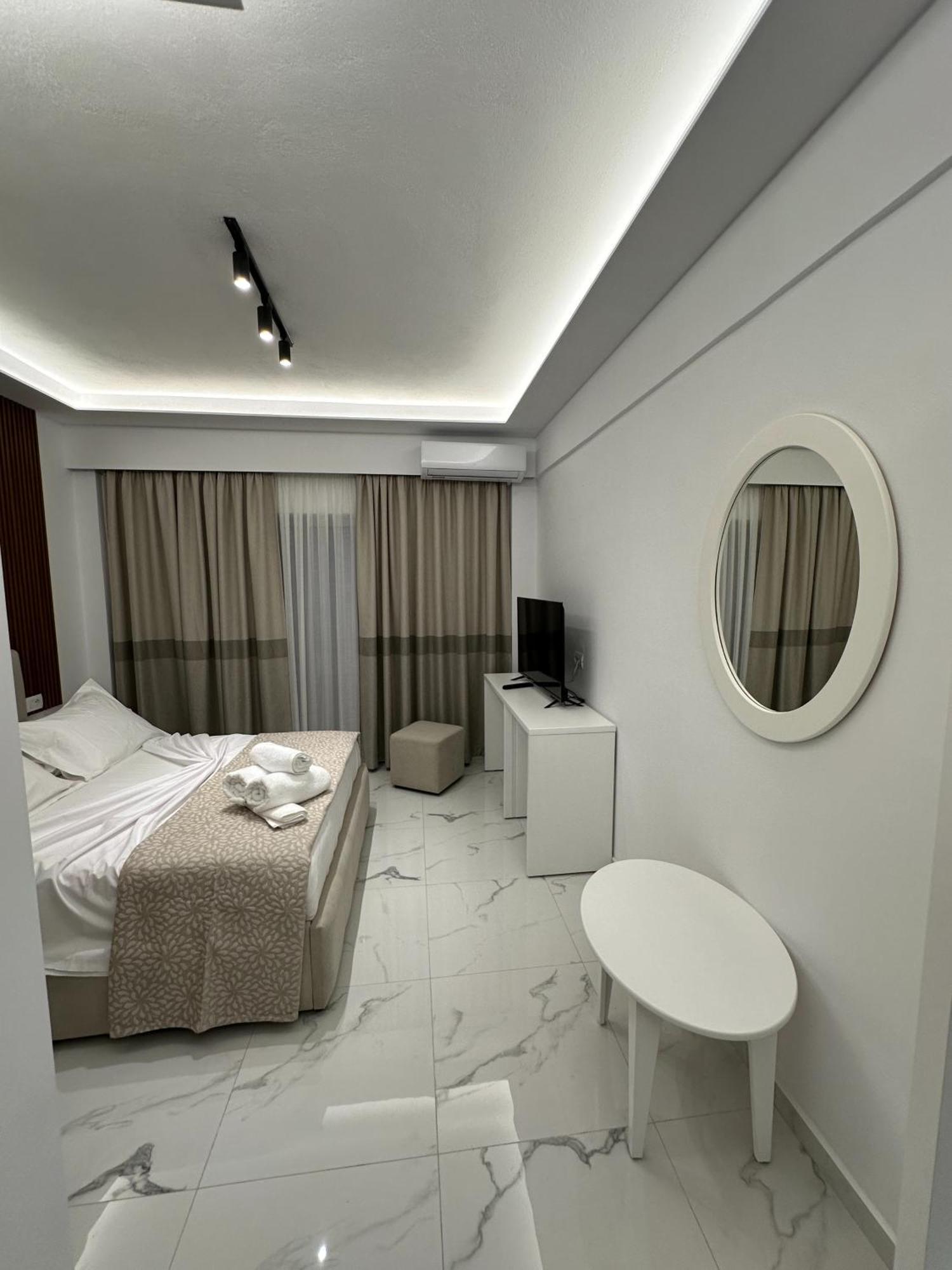 Hotel Elisabet Саранде Екстериор снимка