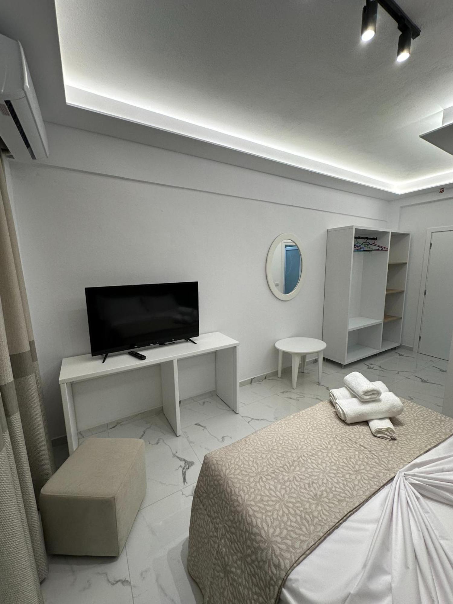 Hotel Elisabet Саранде Екстериор снимка