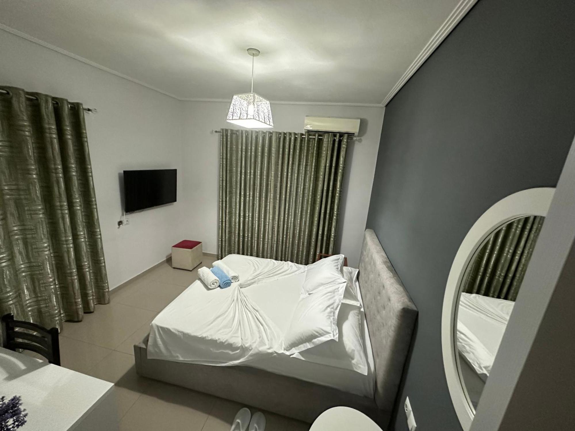 Hotel Elisabet Саранде Екстериор снимка